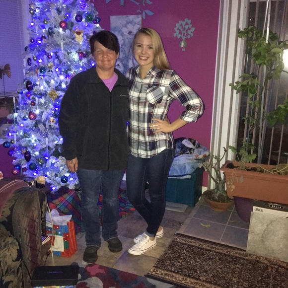 Meet your Posher, Melissa - Picture 1 of 1